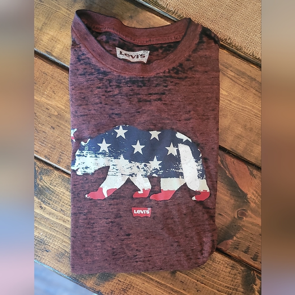 LEVI Tee - Picture 2 of 2